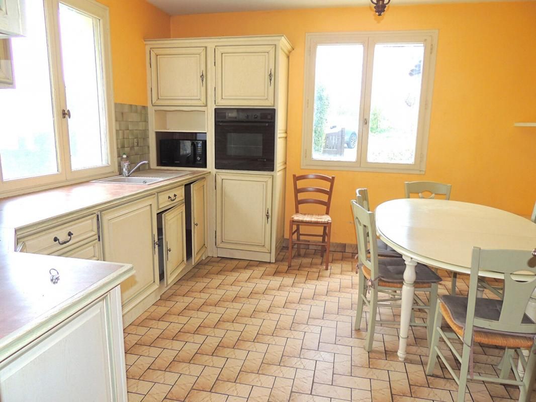 LA REMAUDIERE Maison La Remaudière 5 pièces, 3 chambres, bureau, sous-sol, 123 m2 3