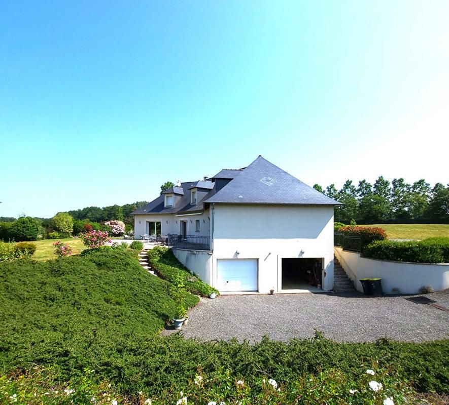DAMVILLE Vente en nue-propriété avec réserve d'usufruit au profit d'une Femme de 84 ans, Propriété, Sylvains-les-Moulins (27240), maison 178 m², maison 80 m², 2 appartements T2 39 m² et 40 m², sous-sol, dépendance, petit étang, terrain clos de 3 5040 m². Prix HAI 2