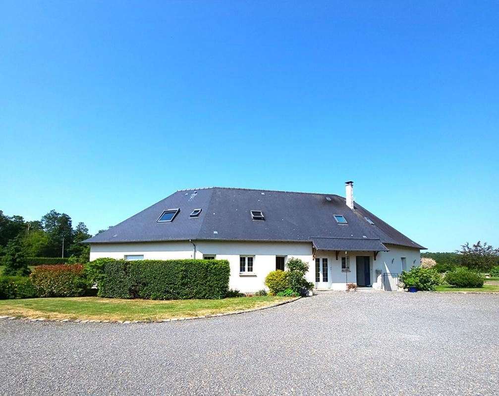 DAMVILLE Vente en nue-propriété avec réserve d'usufruit au profit d'une Femme de 84 ans, Propriété, Sylvains-les-Moulins (27240), maison 178 m², maison 80 m², 2 appartements T2 39 m² et 40 m², sous-sol, dépendance, petit étang, terrain clos de 3 5040 m². Prix HAI 3