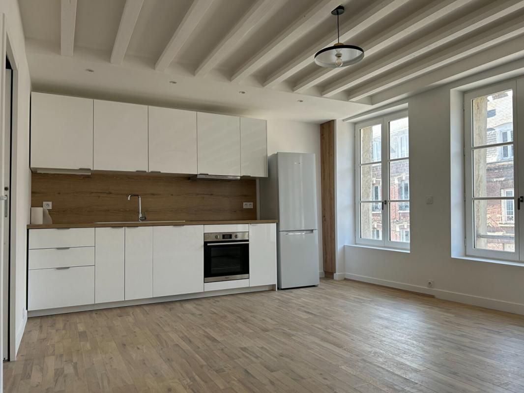 HONFLEUR 14600 Honfleur centre Appartement 2 pièces rénové à neuf  194 300 E 2