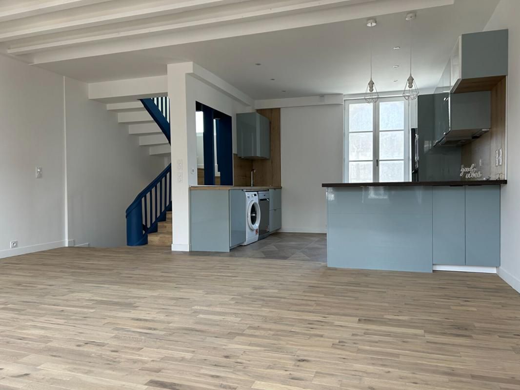 HONFLEUR 14600 Honfleur Appartement duplex 3 pièces refait à neuf  418 900 E 2