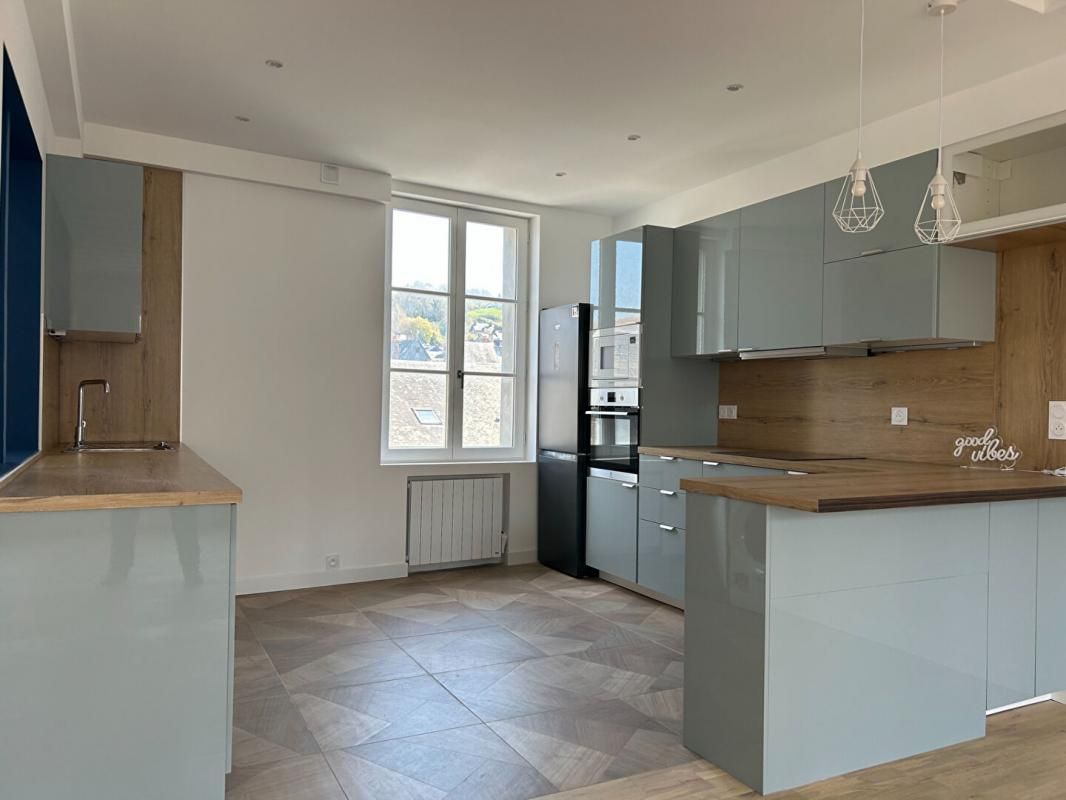 HONFLEUR 14600 Honfleur Appartement duplex 3 pièces refait à neuf  418 900 E 3