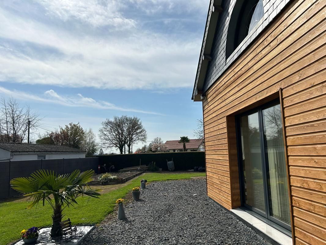 LISIEUX 14100 Maison récente 106 m²  avec garage  299 200 Euros 3