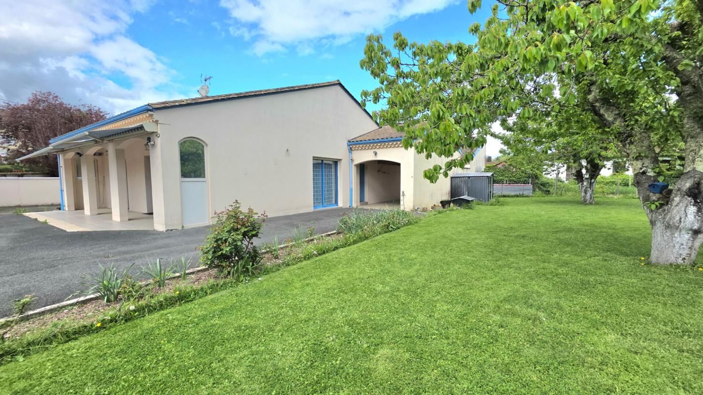 SAINT-ASTIER Maison Saint Astier 4 pièces 125 m2 2