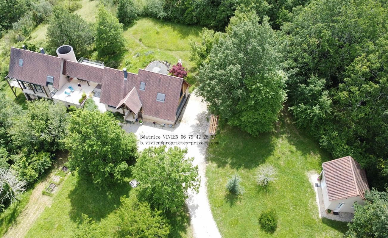 EXCLUSIVITE: 2 Maisons contemporaines. VUE. CALME. 5 Chambres, 4 salles d'eau. Jardin environ 1ha