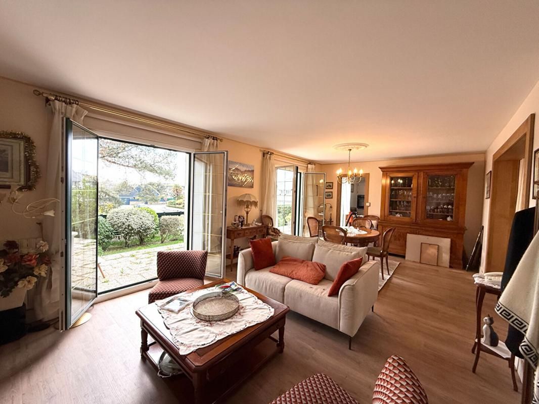Maison familiale de 133 m² sur un terrain de 520 m² avec vue partielle sur les mâts des voiliers ? Rive Gauche du Port de Vannes