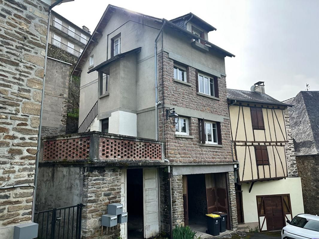 UZERCHE Immeuble de Rapport à Uzerche / 3 Appartements + Garages + Dépendance 2