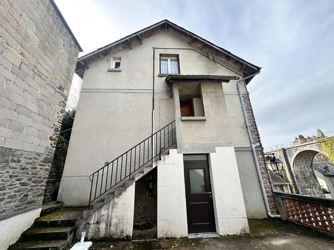 UZERCHE Immeuble de Rapport à Uzerche / 3 Appartements + Garages + Dépendance 3