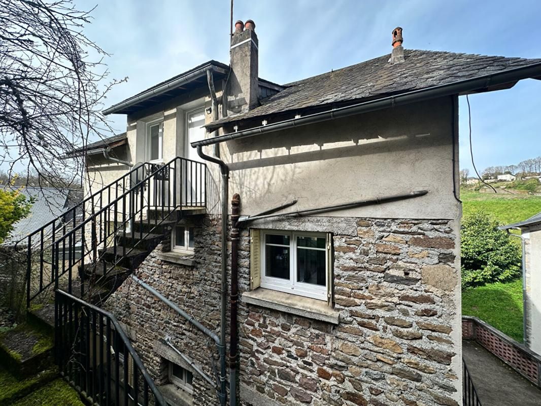 UZERCHE Immeuble de Rapport à Uzerche / 3 Appartements + Garages + Dépendance 4