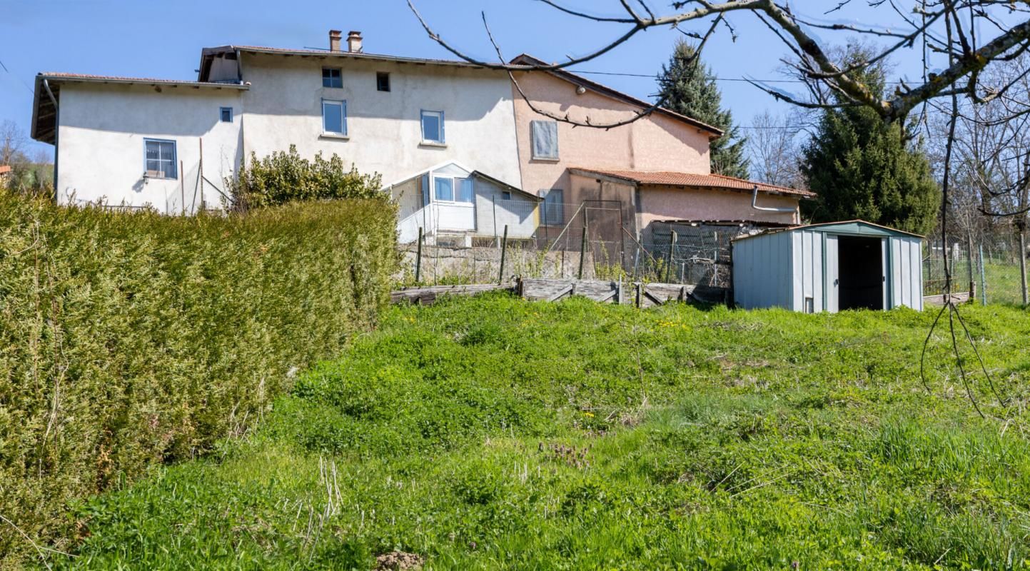 Charmante maison de hameau sur 1098 m² de terrain avec vue