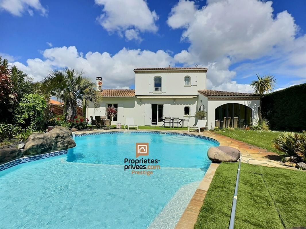 DEPT 33 Mérignac - Maison d'exception 8 pièce(s) 181 m2 avec jardin paysagé et piscine chauffée