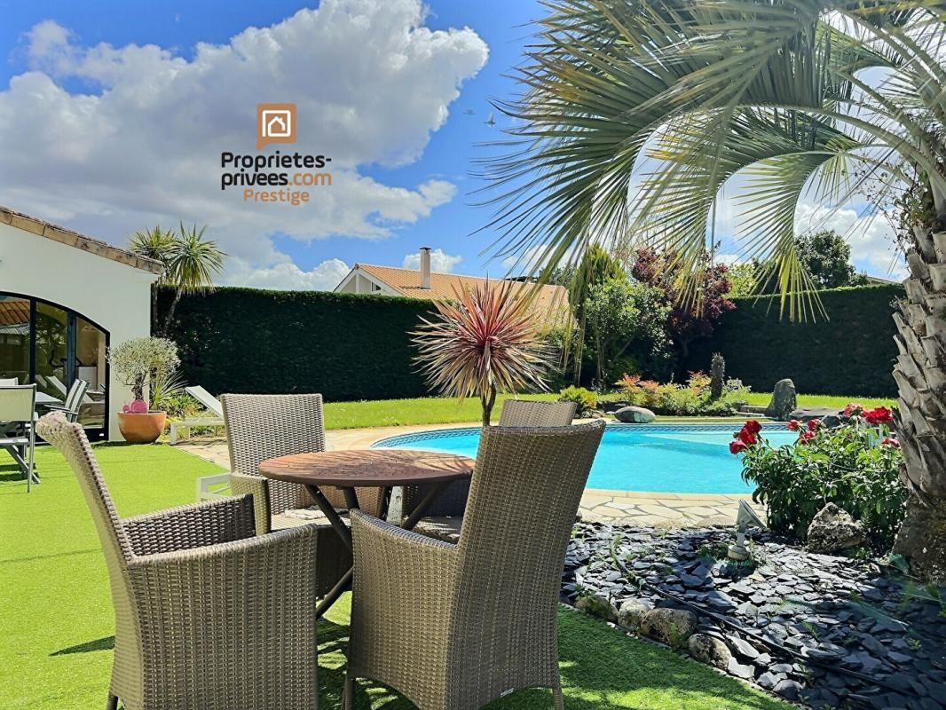 MERIGNAC DEPT 33  Mérignac - Maison d'exception 8 pièce(s) 181 m2 avec jardin paysagé et piscine chauffée 2