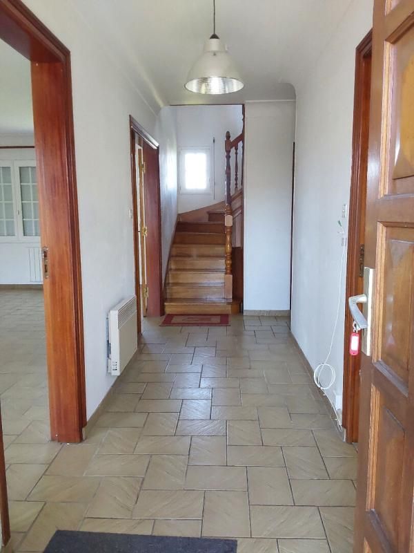 CARHAIX-PLOUGUER Maison Carhaix Plouguer 6 pièce(s) 110 m2 2