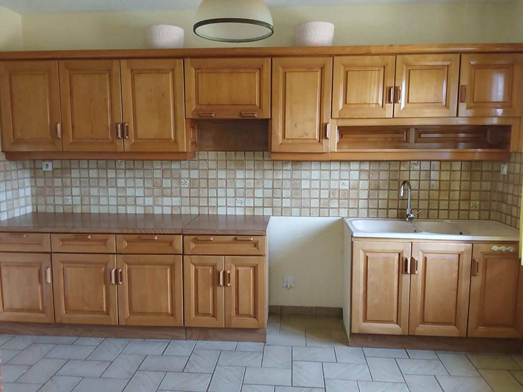 CARHAIX-PLOUGUER Maison Carhaix Plouguer 6 pièce(s) 110 m2 3