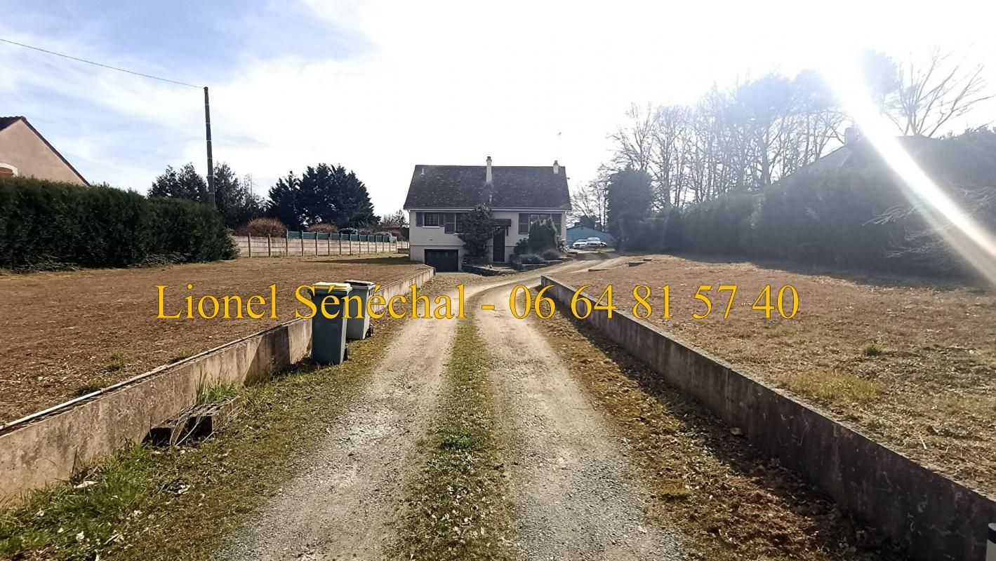 CHANGE Terrain à bâtir entièrement plat de 3 000 m2 avec une maison de 88 m2 avec travaux à prévoir et une piscine 2