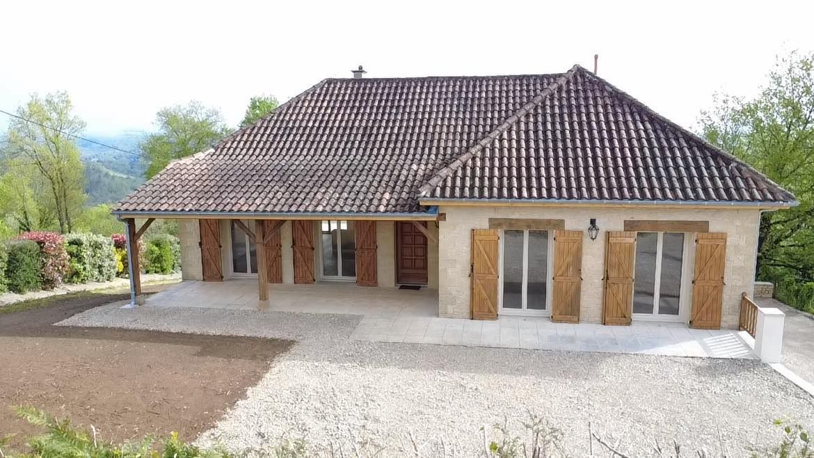 LES FARGES Maison 3 chambres, rénovée entièrement, avec vue sur la vallée 2