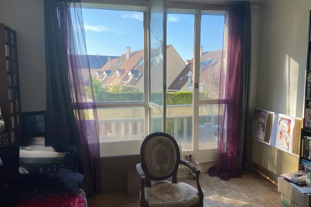 FONTENAY-LE-FLEURY Appartement Fontenay Le Fleury 5 pièce(s) 90 m2 3