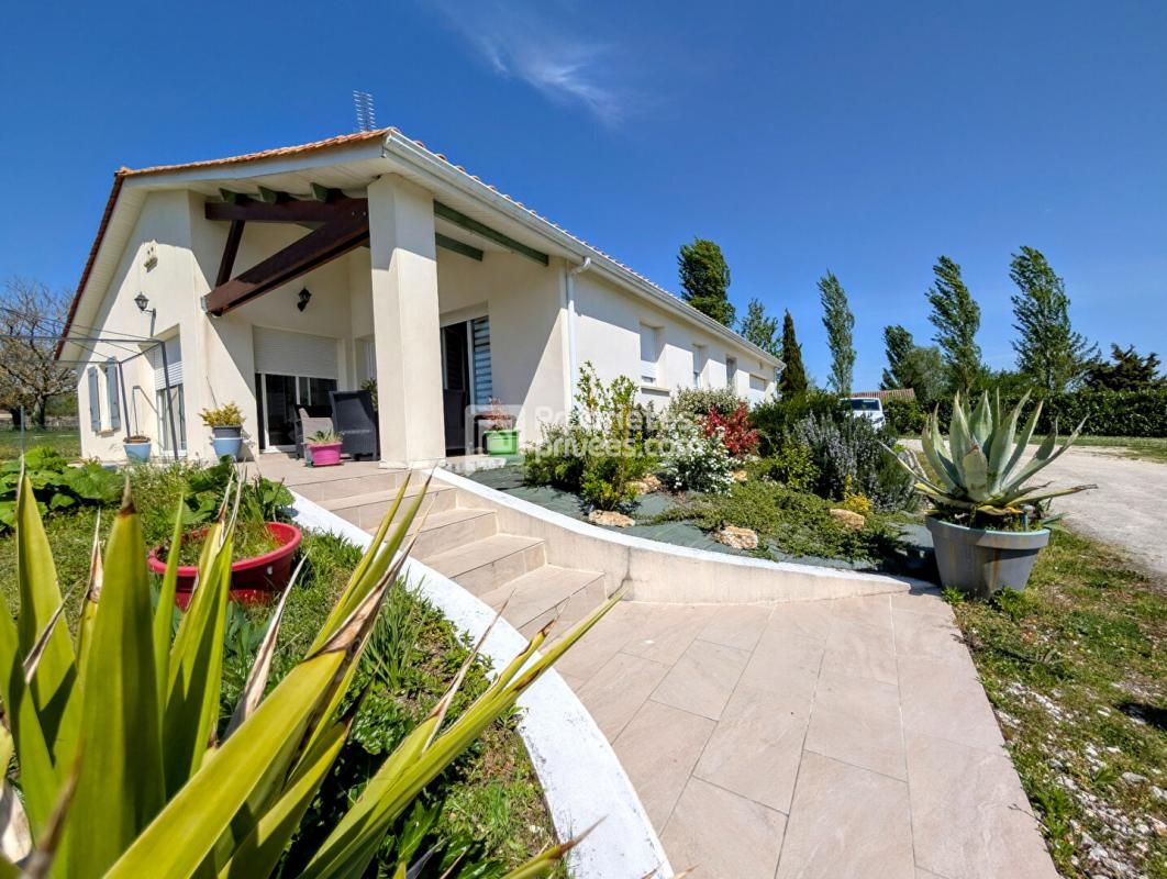 JONZAC Maison  5 pièce(s) 136 m2 Ref 402371 EXCLUSIVITE 2