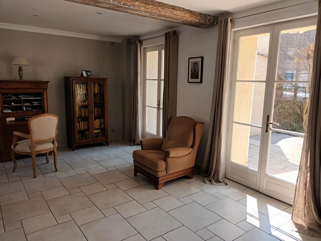 SAINT-BENOIT-SUR-LOIRE Maison de ville Saint Benoit Sur Loire 4 pièce(s) 135 m2 2