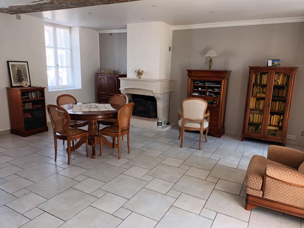 SAINT-BENOIT-SUR-LOIRE Maison de ville Saint Benoit Sur Loire 4 pièce(s) 135 m2 3