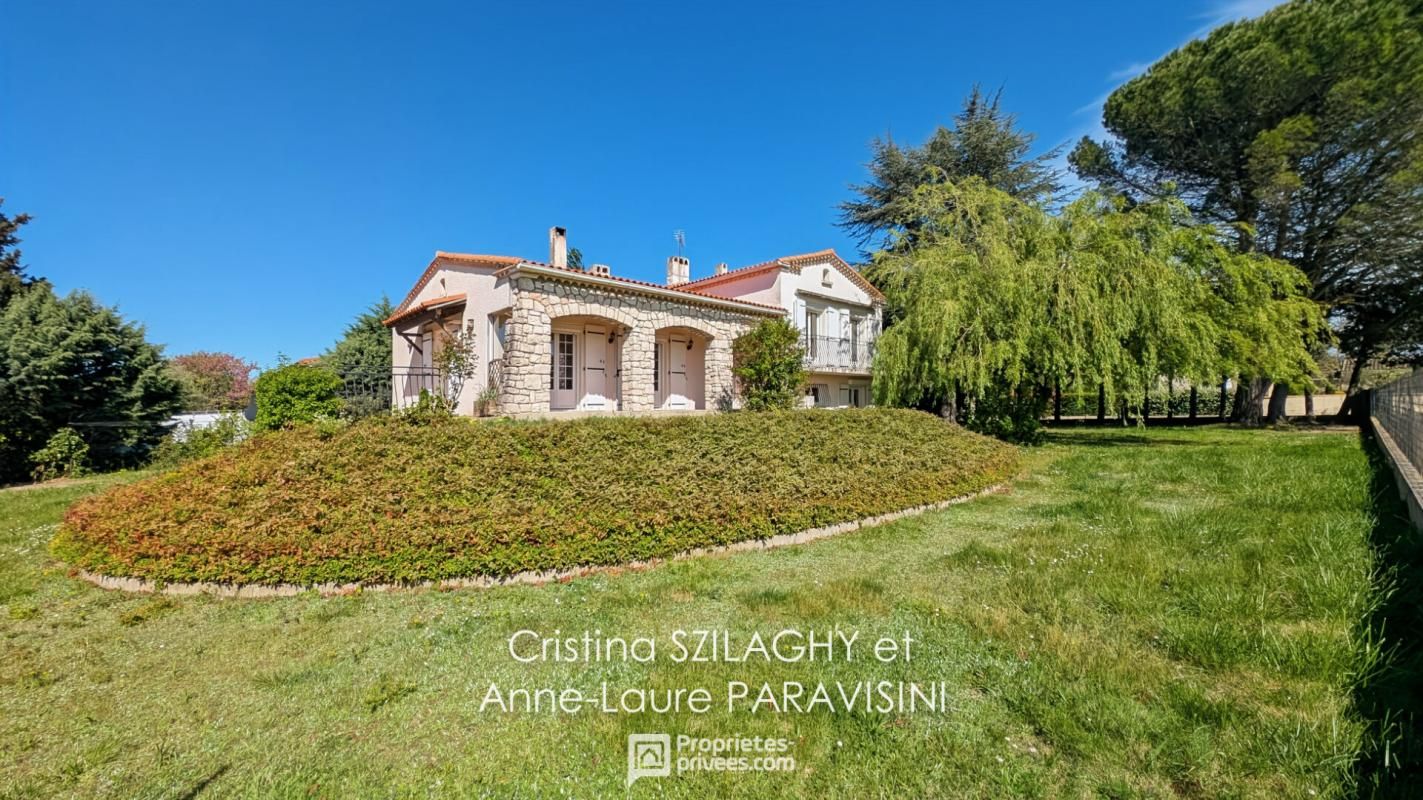 Maison T6 avec garage et jardin