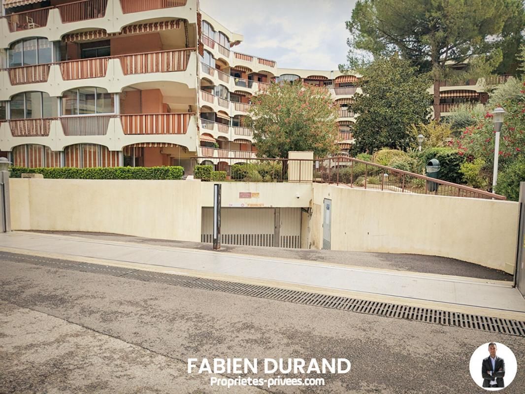 MANDELIEU-LA-NAPOULE Garage TRIPLE 46 m² avec Borne Electrique et dalles au sol 4