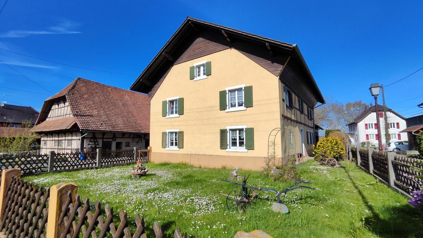 Secteur Illfurth 68720 : Maison familiale type ferme alsacienne 329 m2 avec dépendances
