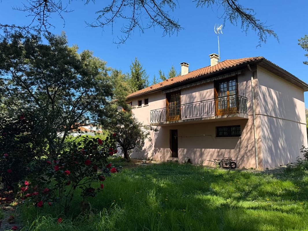 Maison à Yvrac  de 5 pièces de 99 m²  - Sous-sol - Terrain de 1453 m²