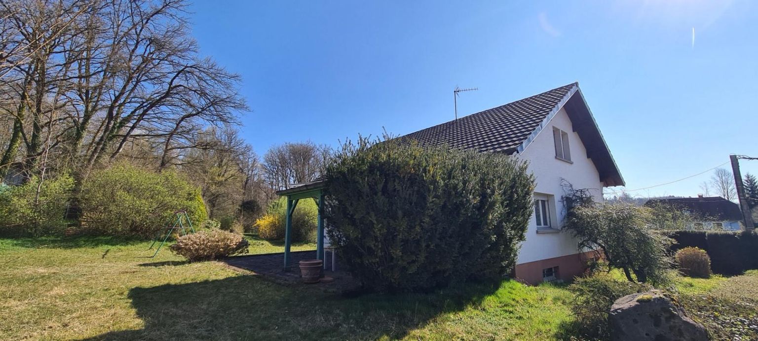 PLANCHER-BAS Charmante maison des années 80 sur un grand terrain arboré de 54 ares 4