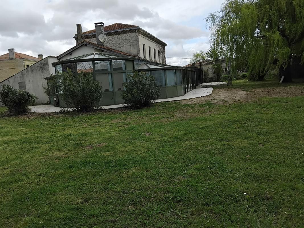 Deux maison de plus de 500 m² et une dépendance sur parcelle de 4360 m²
