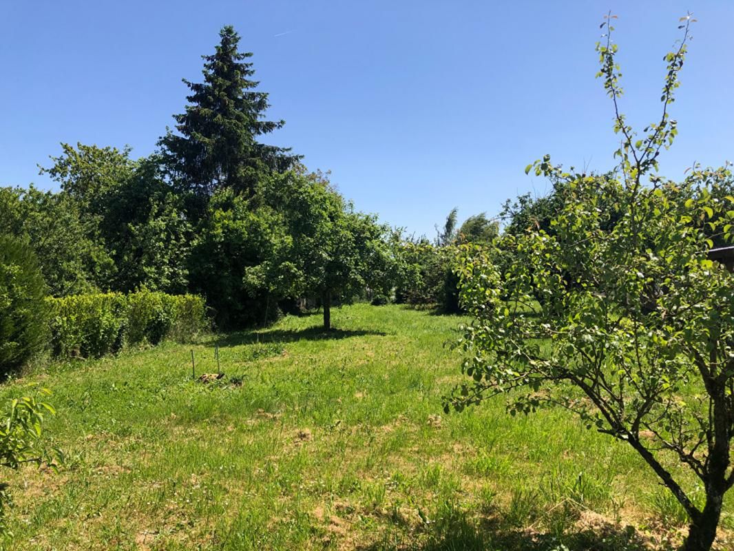 Terrain  constructible de 1220 M2 sur la commune de Cerneux
