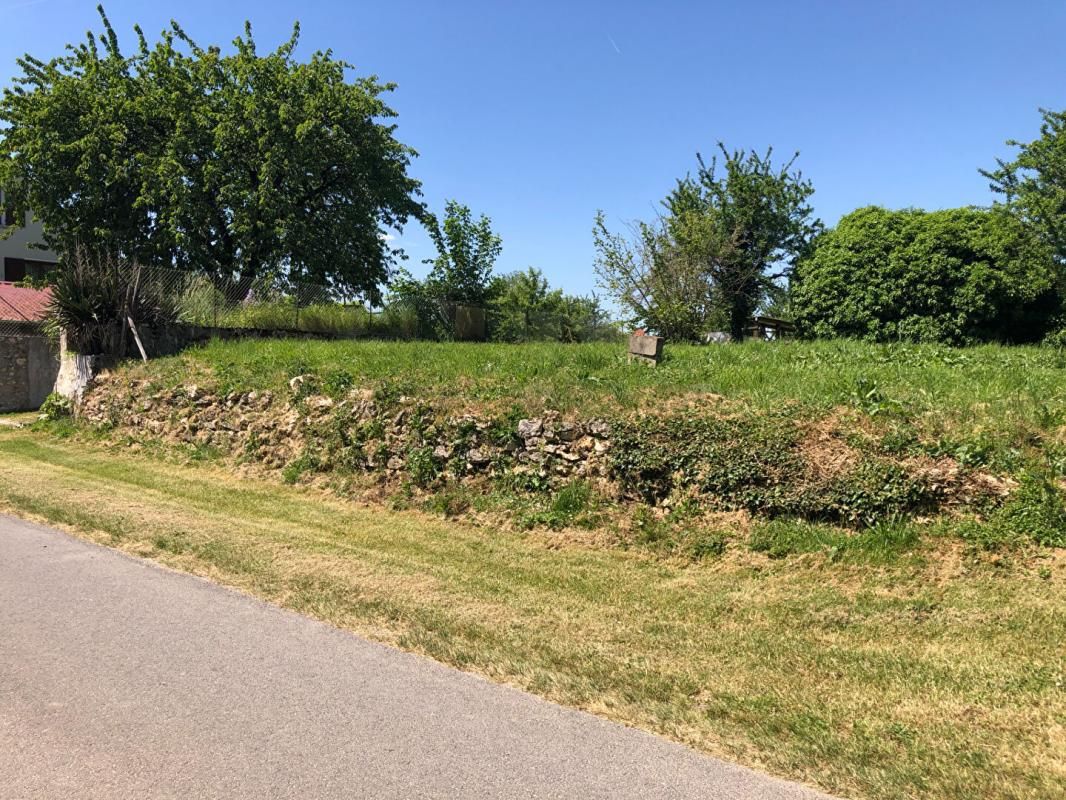 BETON-BAZOCHES Terrain constructible de 1220 M2 sur la commune de Cerneux 2