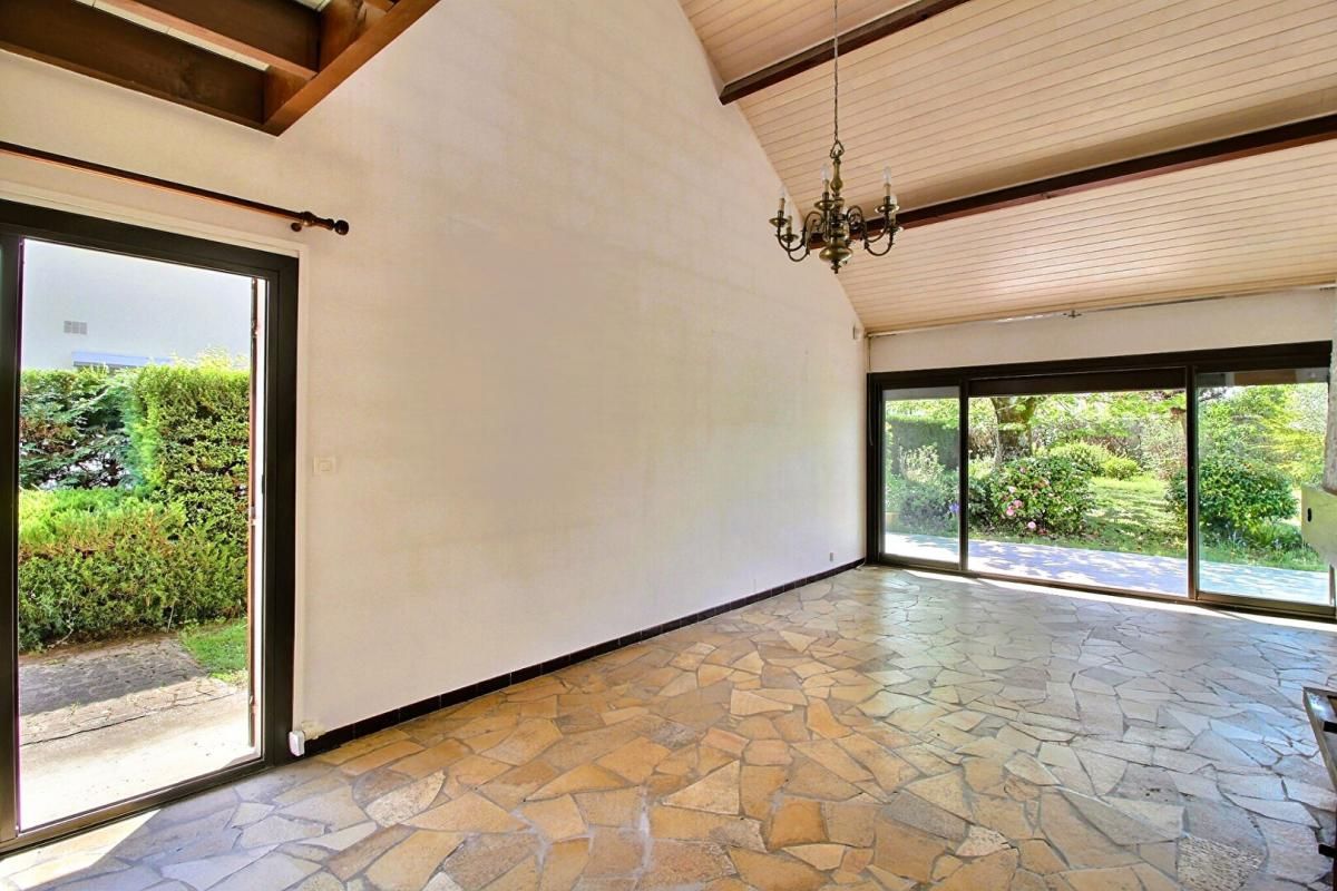 LE HAILLAN Maison familiale non mitoyenne 5 pièces, 118 M² Le Haillan 3