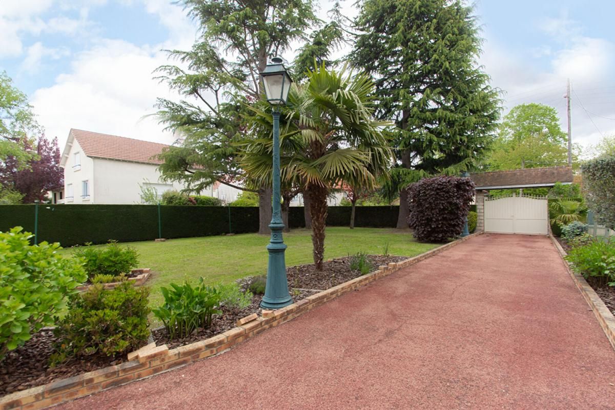 BRETIGNY-SUR-ORGE Maison Bretigny Sur Orge 11 pièce(s) 232 m2 3
