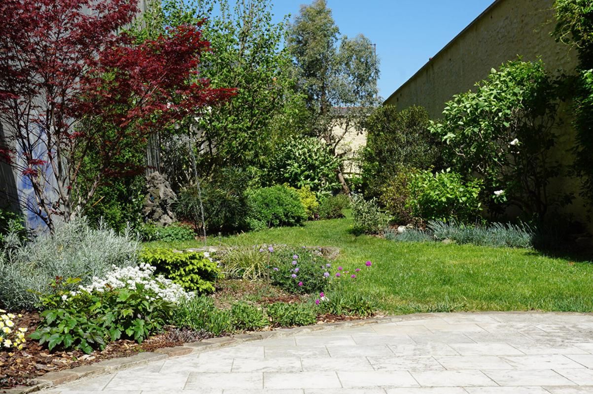 Unique Nevers-Centre-Ville Maison  7 pièce(s) 204 m2