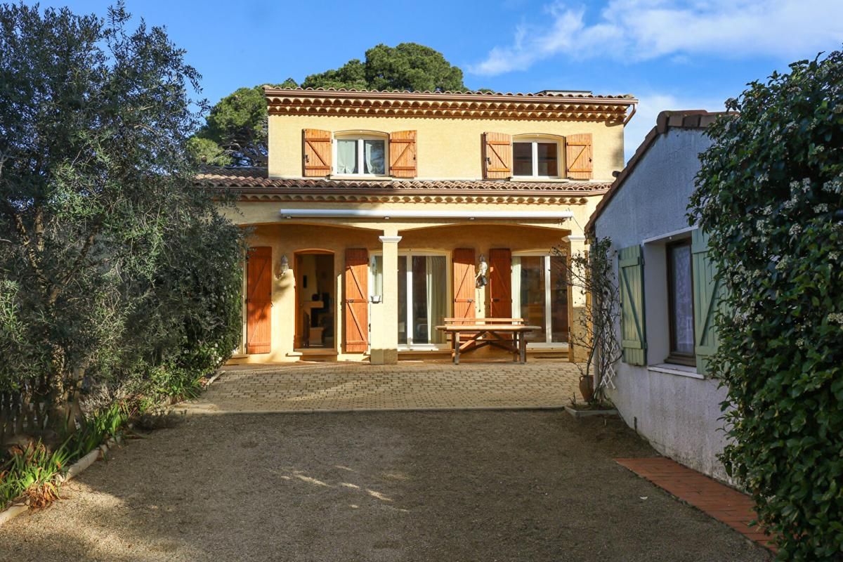 Villa Montady 7 pièce(s) 158 m2