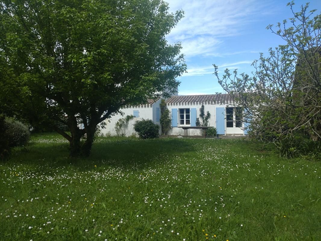 ST SAUVEUR -MAISON FAMILIALE SUR GRAND TERRAIN