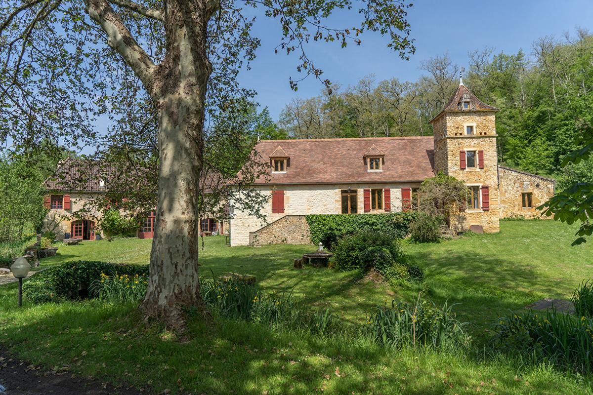 CAHORS Ancien moulin restauré avec gîtes, salles de réceptions, piscine et sur 8 ha de terrain 2