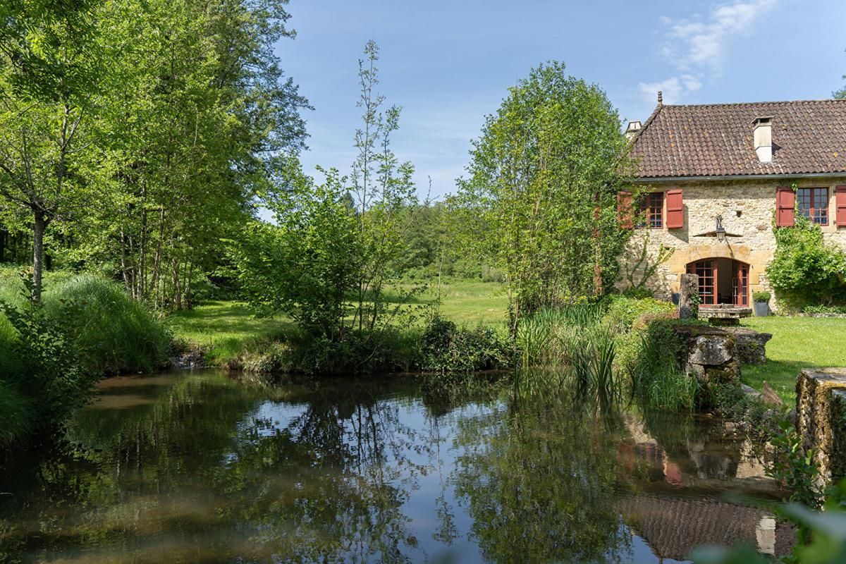 CAHORS Ancien moulin restauré avec gîtes, salles de réceptions, piscine et sur 8 ha de terrain 3