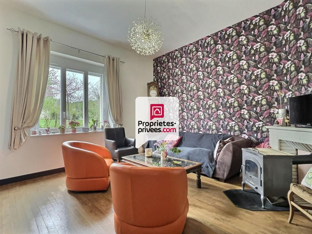 SAINT-PIERRE-DE-COLE Maison de bourg T5/6 entièrement rénovée avec 4 ch. et jardin près de sa rivière sur ST-PIERRE-DE-COLE (24800) 1