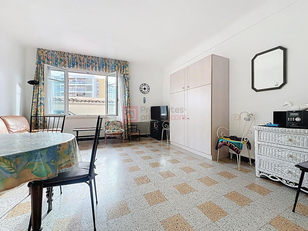 VALLAURIS Grand studio de 35 m² au rez-de-chaussée, en plein coeur de Vallauris 3