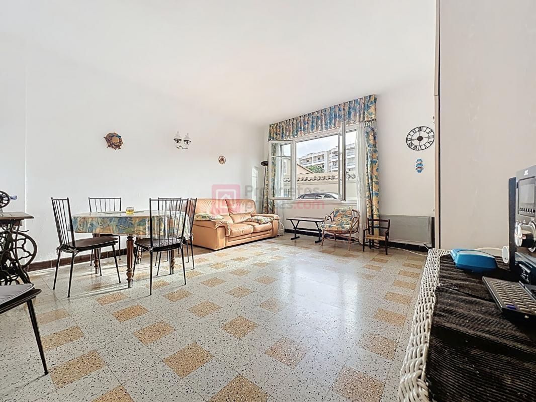 VALLAURIS Grand studio de 35 m² au rez-de-chaussée, en plein coeur de Vallauris 4