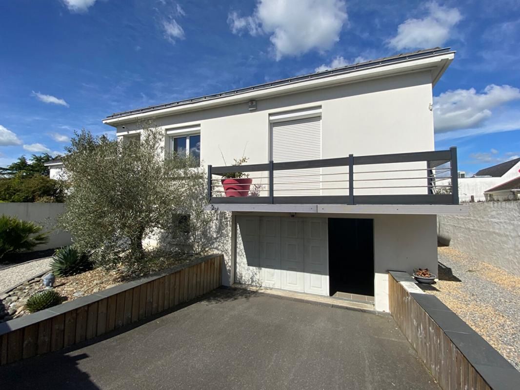 LE PELLERIN MAISON À ÉTAGE - 8 pièces - 44640 LE PELLERIN - BUDGET - 327 600 HAI 1