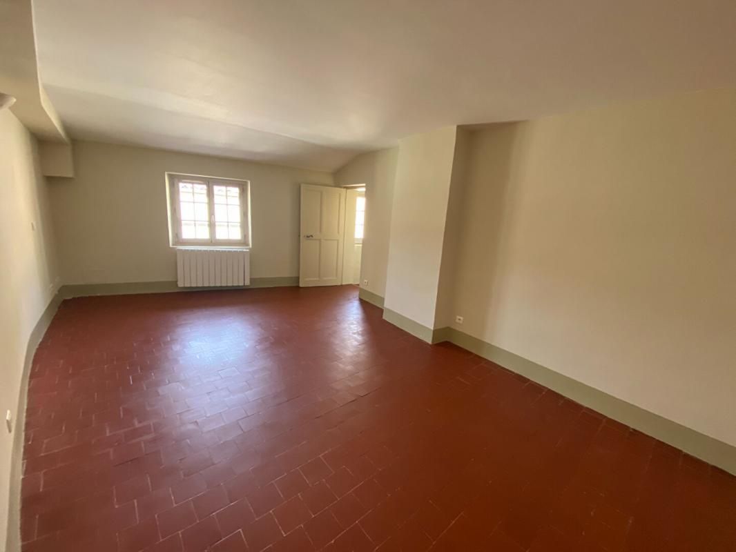 LOURMARIN À Louer : Charmante maison au Coeur de Lourmarin 90m² 4