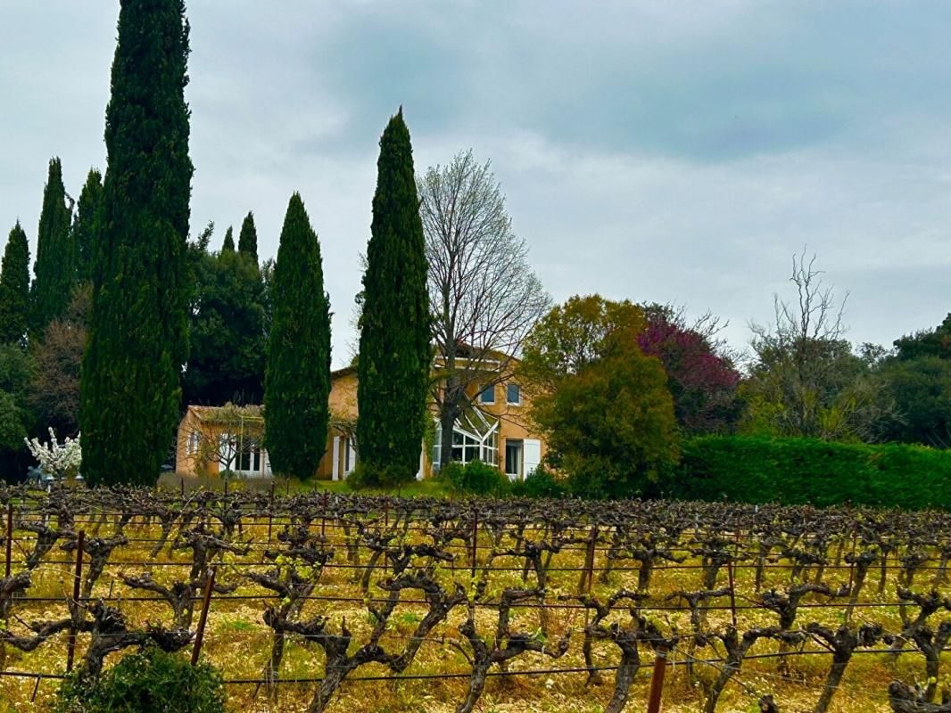 AIX EN PROVENCE 13540 - Propriété de 180m2 sur un terrain de 7180 m2 avec piscine