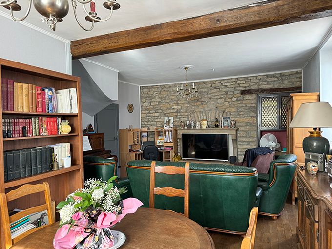 BLAISY-BAS Maison ancienne 6 pièces 127 m² avec courrette de 30 m2 devant 3