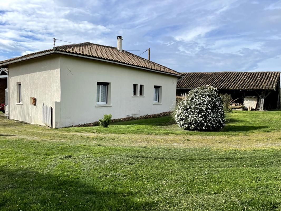 CAUSSADE 82300, Montalzat Fermette isolée avec maison habitable de suite , dépendances et terrains 4