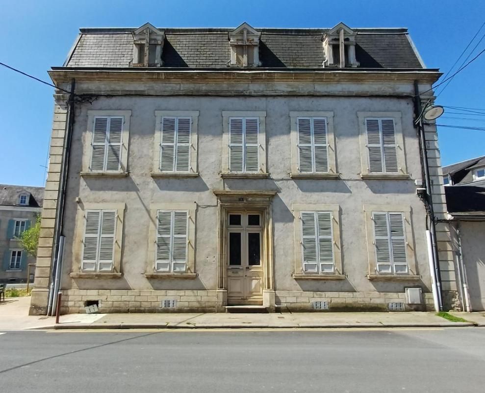 ARGENTON-SUR-CREUSE ARGENTON SUR CREUSE - Maison du 19è siècle aménagée en bureaux 3