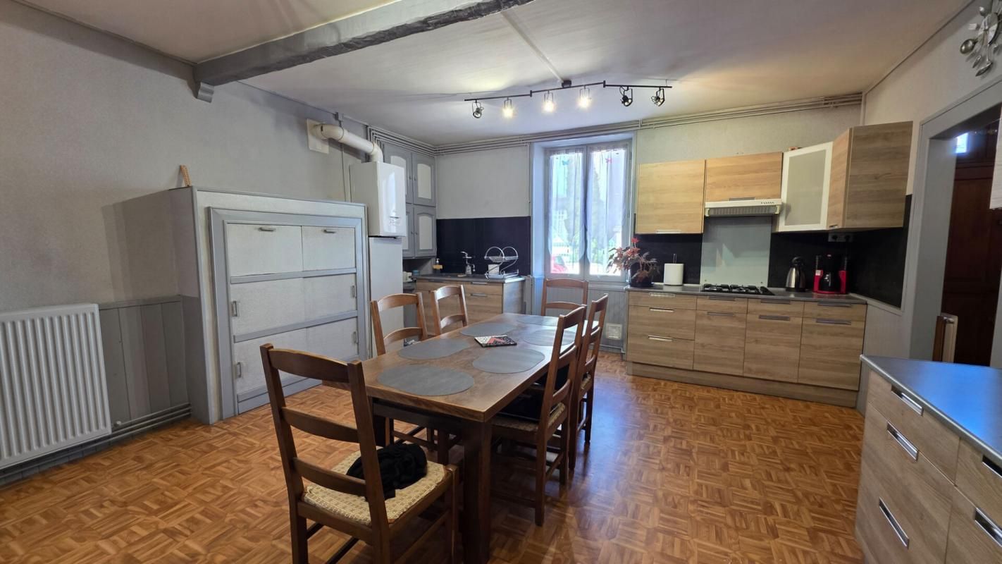 Maison PERIGUEUX - 5 pièces 144 m2 - Terrain 312 m2