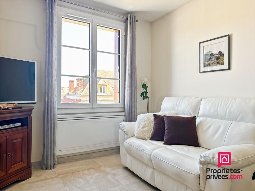 AVALLON Appartement T3 rénové avec goût Centre-ville d'Avallon 2